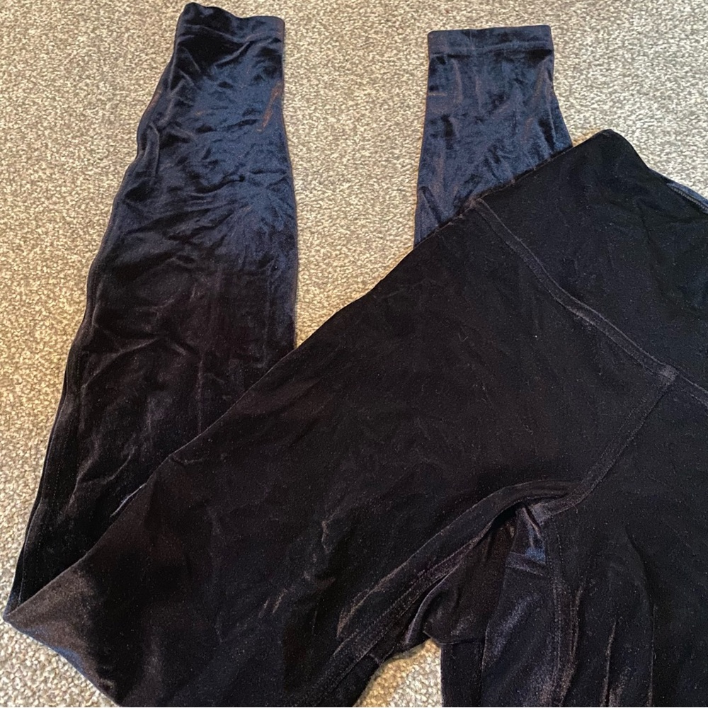 Velvet lululemon leggings so nice!